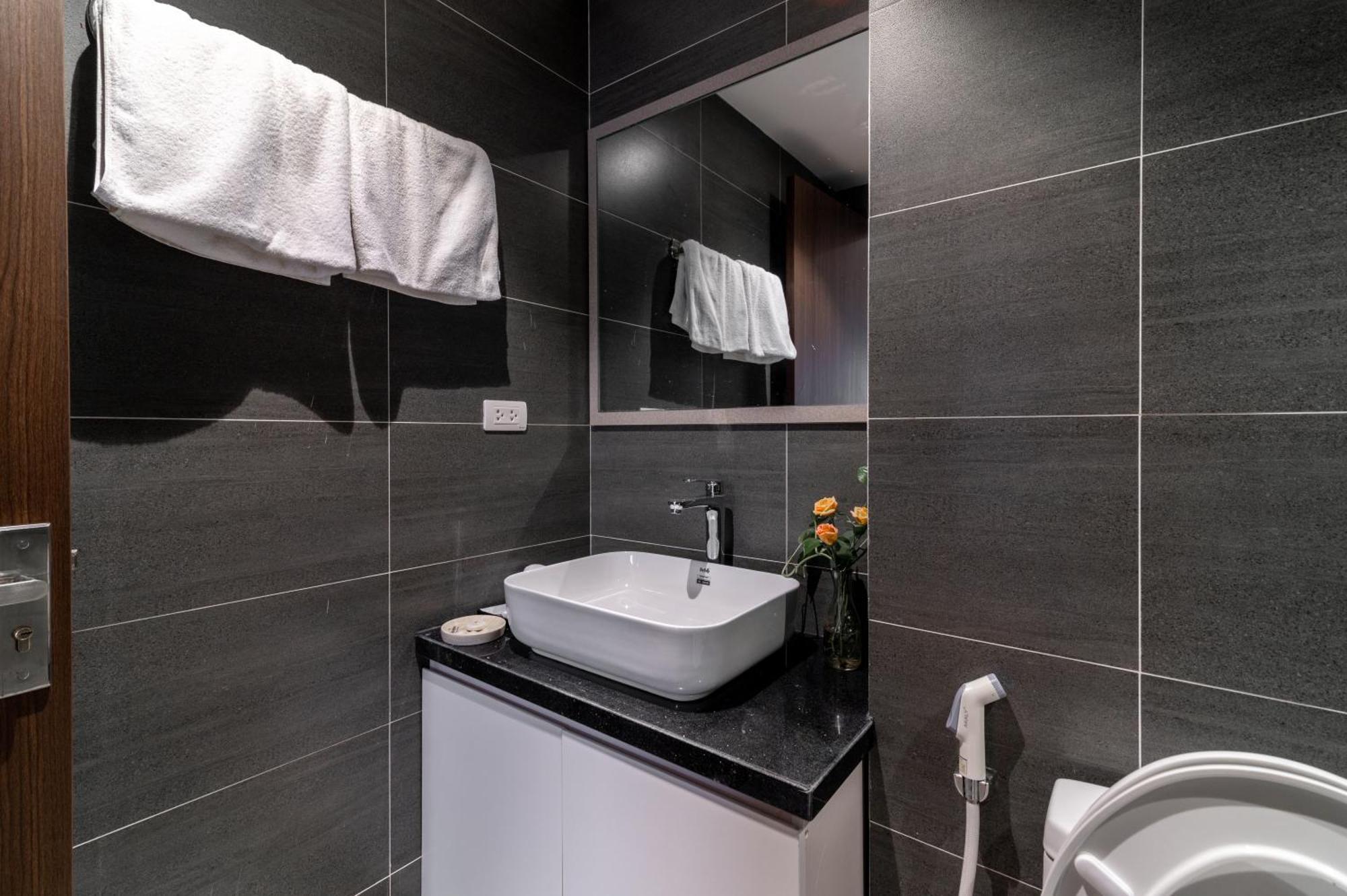 Luxe Paradise Suites Hotel To Ngoc Van Hanoi Kültér fotó