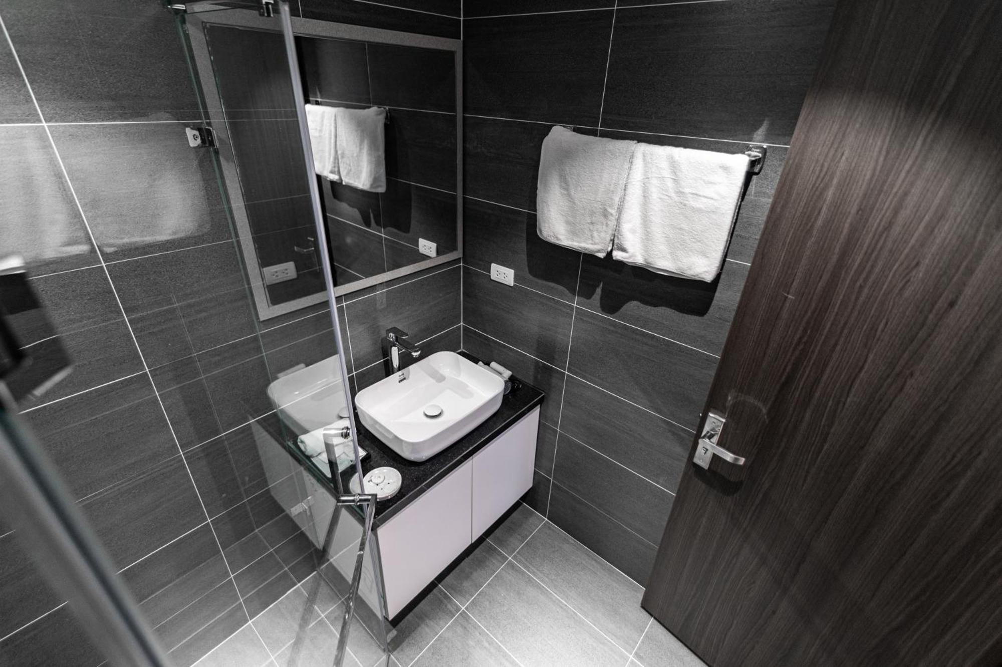Luxe Paradise Suites Hotel To Ngoc Van Hanoi Kültér fotó